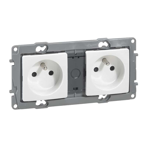 Legrand - Niloé Stopcontact 2x2P+A vrbekabeld 16A steekkl. wit schroefbev. - 664745-E⚡shock